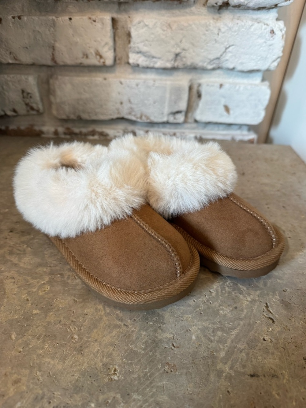Kids Cozy Faux Fur Lined Slip-On Slippers - Chestnut -NWOT